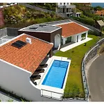 The Pool House In Ponta De Sol 度假居