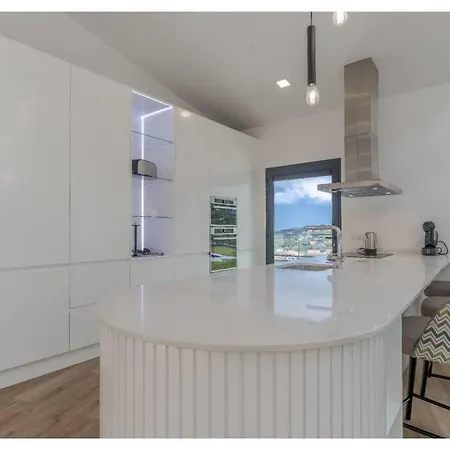 The Pool House In Ponta De Sol بيت للعطل