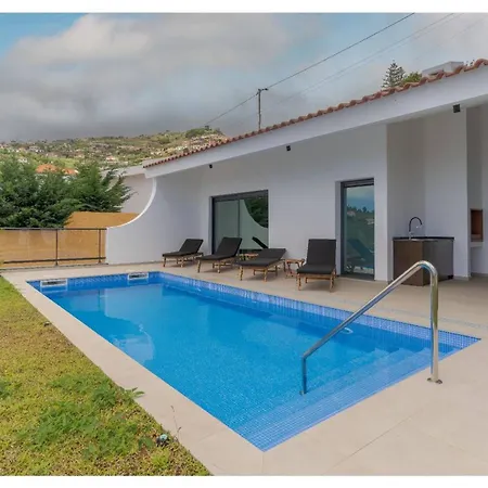 The Pool House In Ponta De Sol Holiday home *